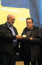 نشان شهروند افتخارآفرین به خبرنگار روزنامه شهرمردم رسید