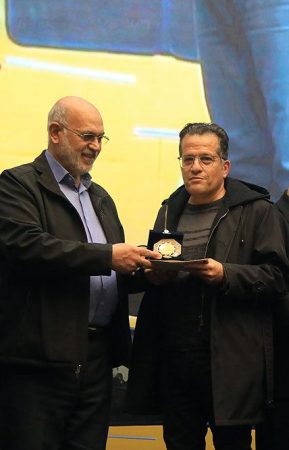 نشان شهروند افتخارآفرین به خبرنگار روزنامه شهرمردم رسید