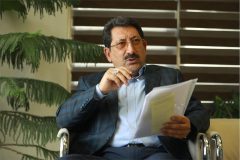 مساعدت صنایع وظیفه وزیر است