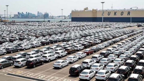 اولویت با خودروهای خارجی و آیفون یا تأمین معیشت مردم؟