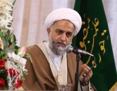 یک روحانی را آوردند برای نصیحت کردن اعضای شورای شهر شیراز تا معرکه ها بخوابد و بیشتر از این به جان هم نیفتند !