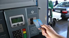 برای جایگزینی کارت سوخت با کارت بانکی فعلا منتظر باشید