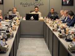 تأکید بر نقش محوری بانک‌ها و بیمه‌ها در زنجیرهٔ اقتصاد دریا