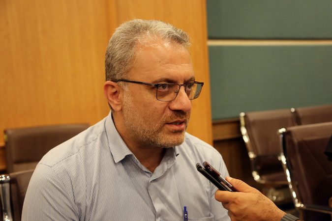 برخی در شهر با ذره‌بین دنبال پیدا کردن یک نقطه‌ضعف هستند تا آن را به نمایش بگذارند 