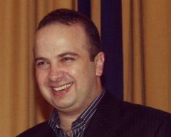 چرا نهادهای نظارتی از طریق پلیس اینترپل برای استرداد علی شفیع‌زاده اقدام نمی‌کند!؟