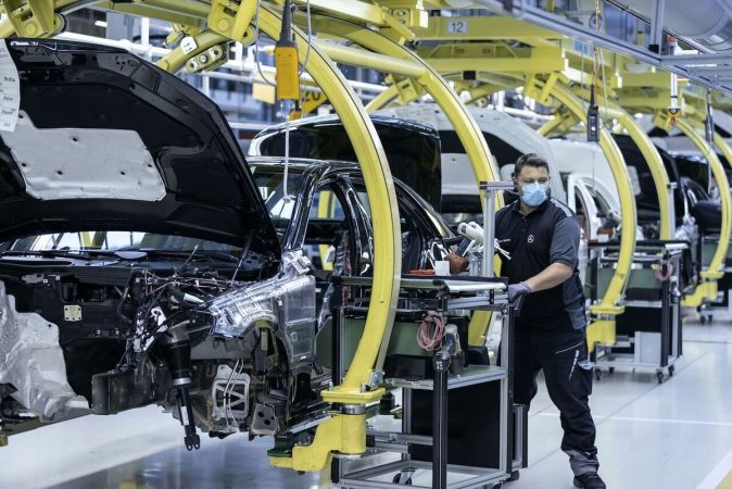 درخواست صنعتگران از دولت:قیمت گذاری خودرو را اصلاح کنید
