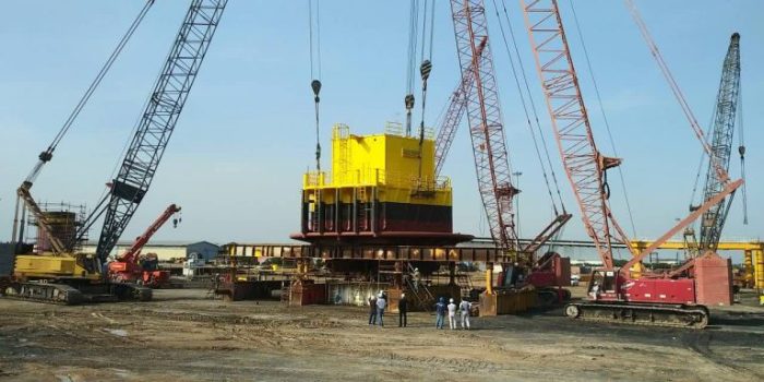 مونتاژ موفقیت‌آمیز دومین گوی شناور صادراتی جاسک در یارد خرمشهر